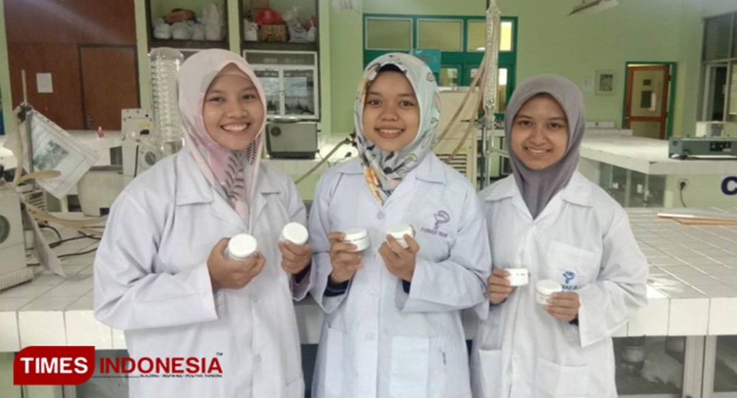 Mahasiswa Unair Membuat Sunblock Ramah Lingkungan Dari Biji Asam Jawa Mahasiswa Unair Membuat Sunblock Ramah Lingkungan Dari Biji Asam Jawa